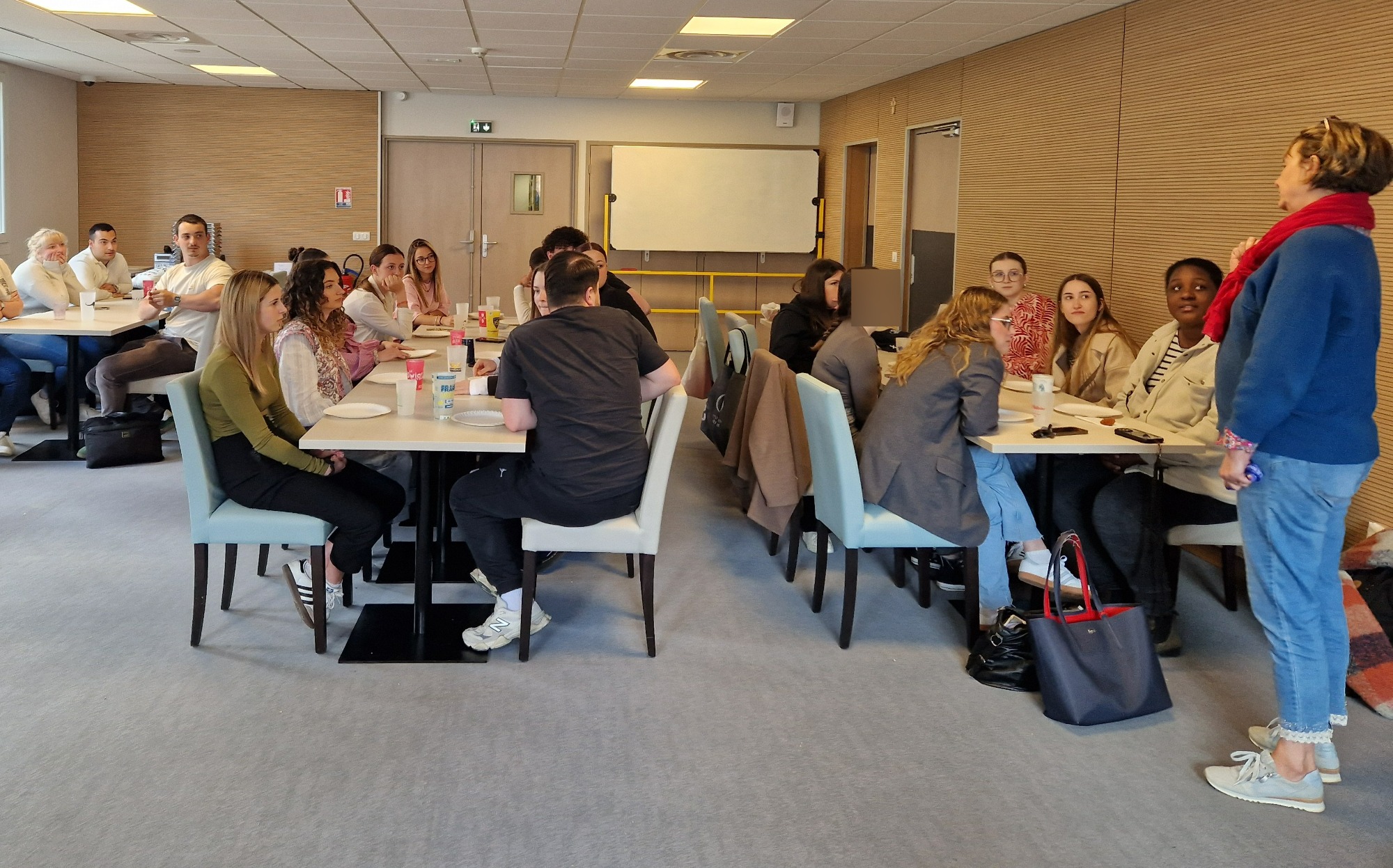 Le 06 mai, les alternants en 2ème année de BTS MCO, NDRC et GPME ont clos le thème de culture générale A table ! avec un repas agrémenté de leurs meilleures spécialités culinaires...