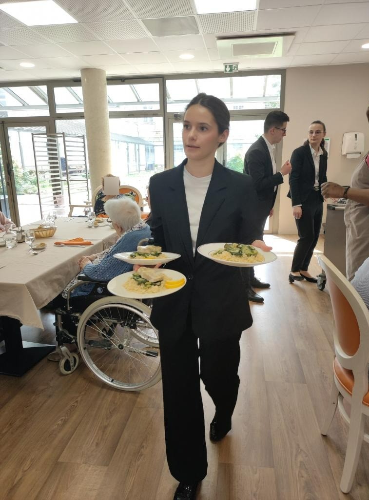 Les apprenants en 2ème année de BTS MHR Option C (Hébergement) ont eu l’opportunité de découvrir de l’intérieur le fonctionnement d’un EHPAD…