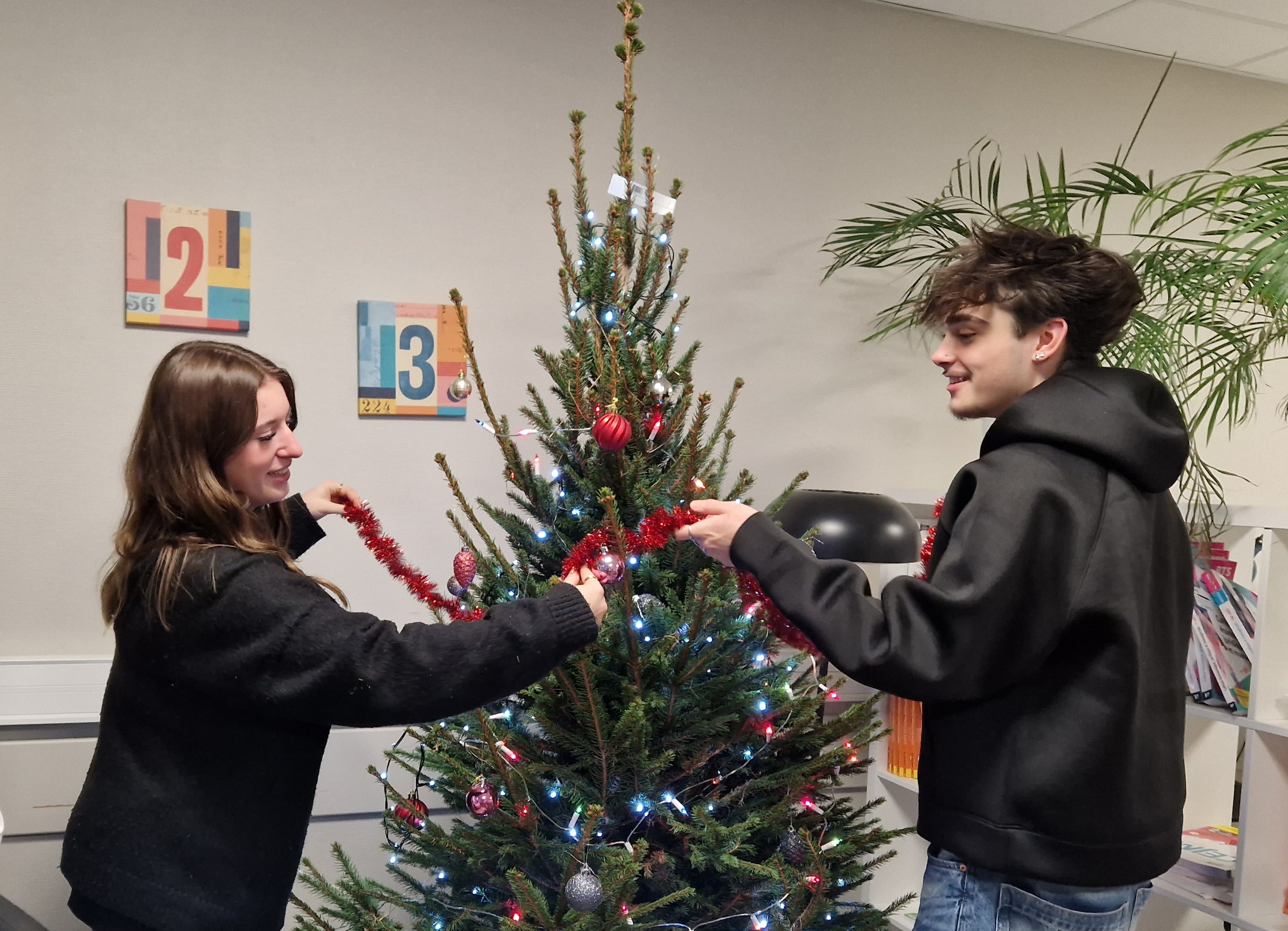 Retour sur les événements festifs de la fin d’année à l’ISCB, juste avant de refermer les portes pour les vacances de Noël…