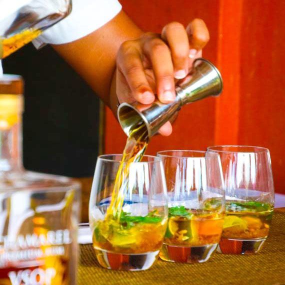 mention complémentaire employé barman formation gratuite et remuneree en 1 an au centre de formation ISCB tours indre et loire 37
